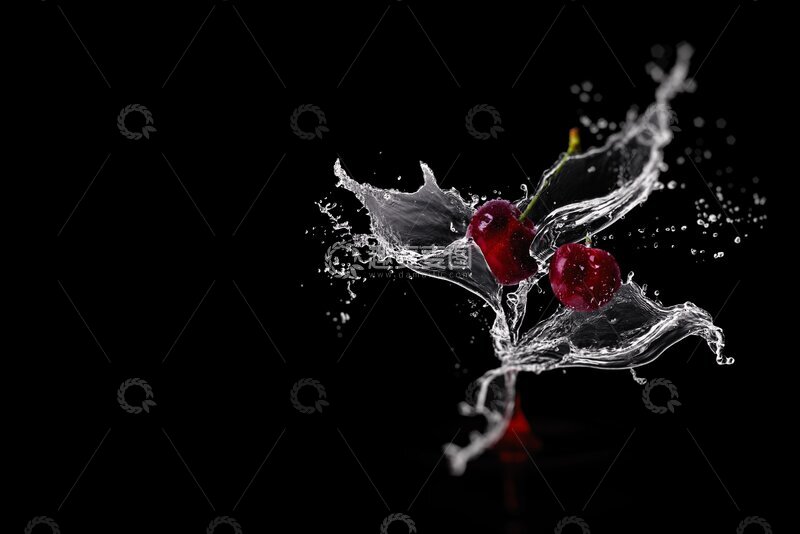 高清大图下载【趣麦麦图】车厘子与水在黑色的背景上