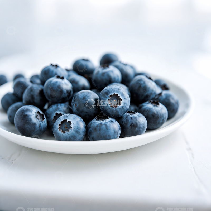 高清大图下载【趣麦麦图】蓝莓果子放在白色盘子里