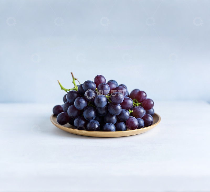 高清大图下载【趣麦麦图】静物葡萄放在白色盘子里