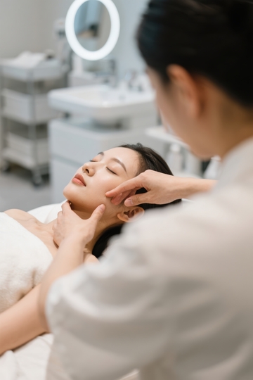 面部按摩放松身心