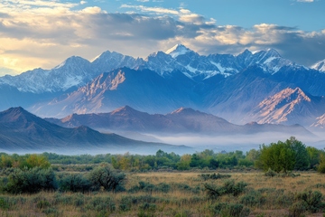 远山荒原自然美景