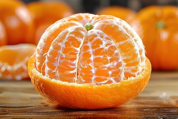 一个剥开的橘子