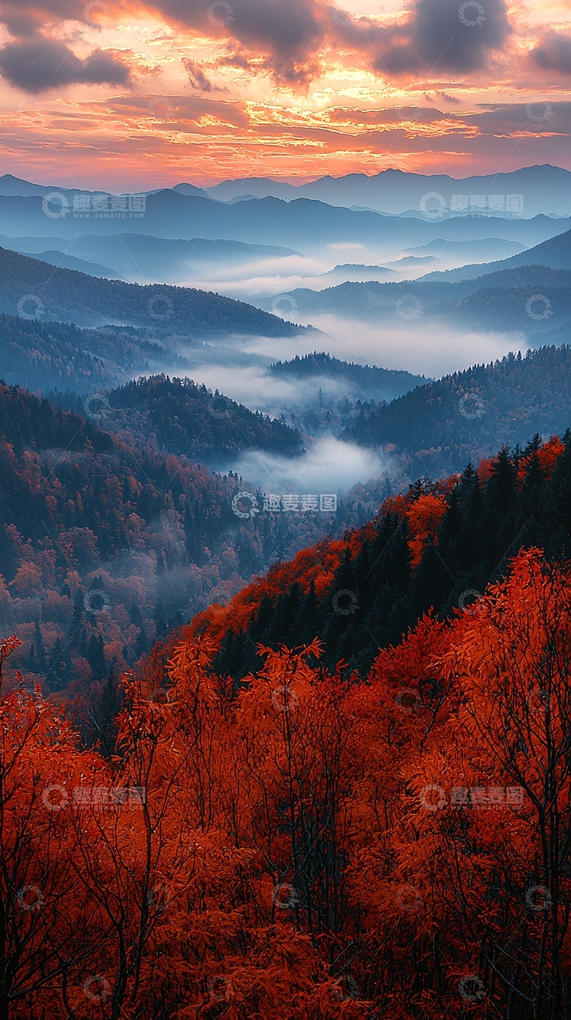 高清大图下载【趣麦麦图】秋日山间云雾缭绕