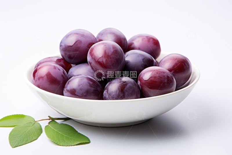 高清大图下载【趣麦麦图】一盘新鲜的紫色李子