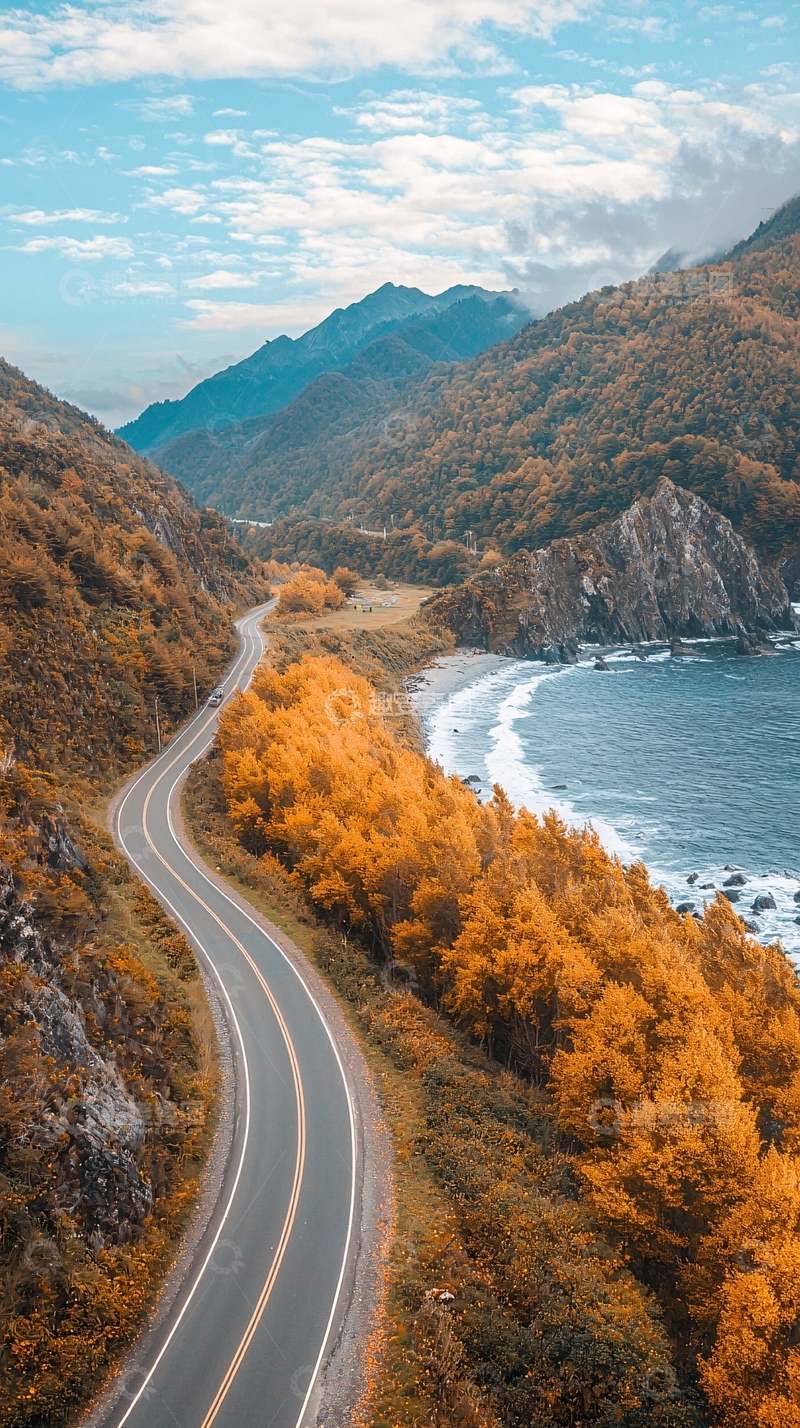 高清大图下载【趣麦麦图】秋季海边蜿蜒公路风景