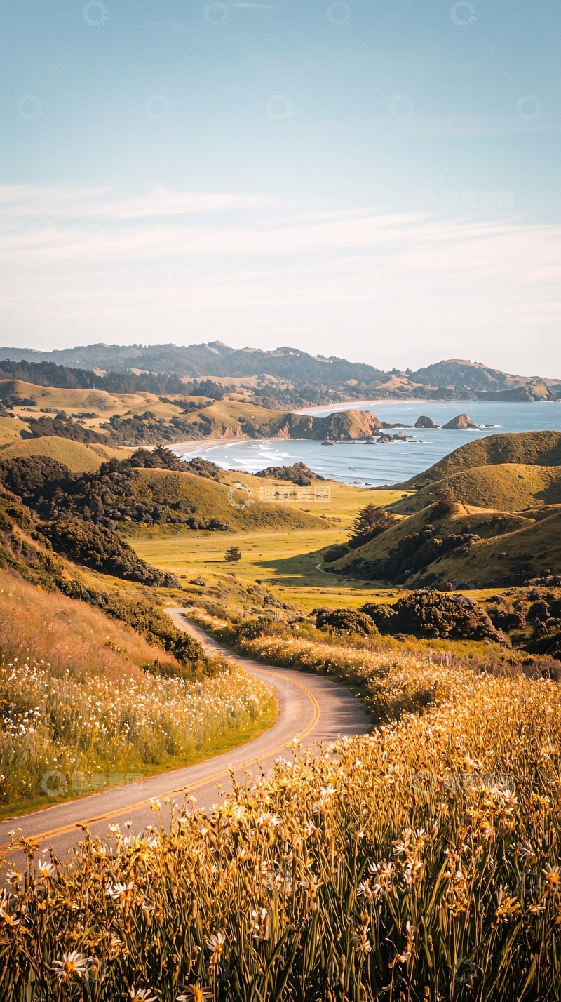 高清大图下载【趣麦麦图】蜿蜒道路通向海岸线