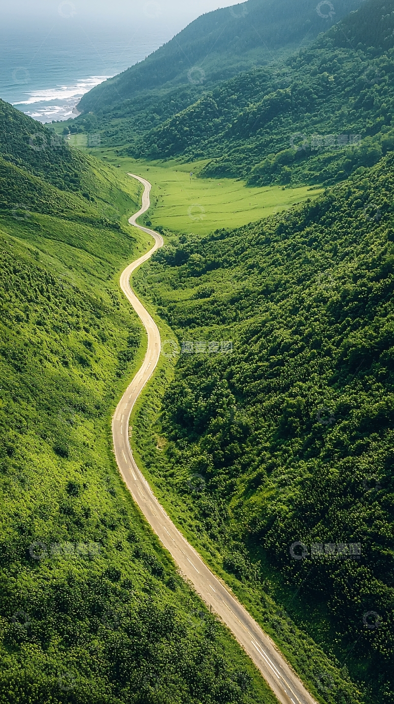 高清大图下载【趣麦麦图】绿色山谷中的蜿蜒道路