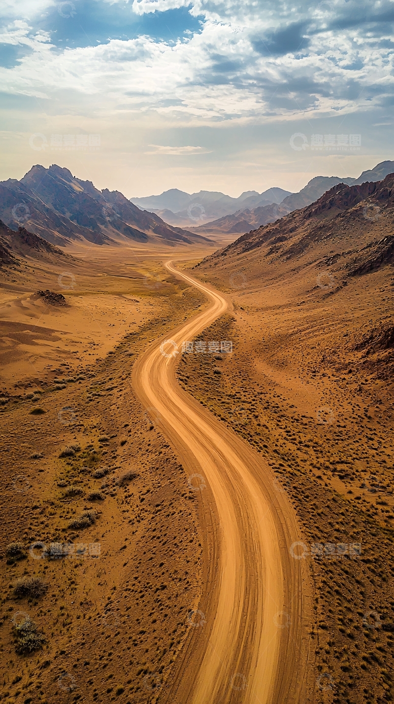 高清大图下载【趣麦麦图】蜿蜒土路穿越荒漠山谷