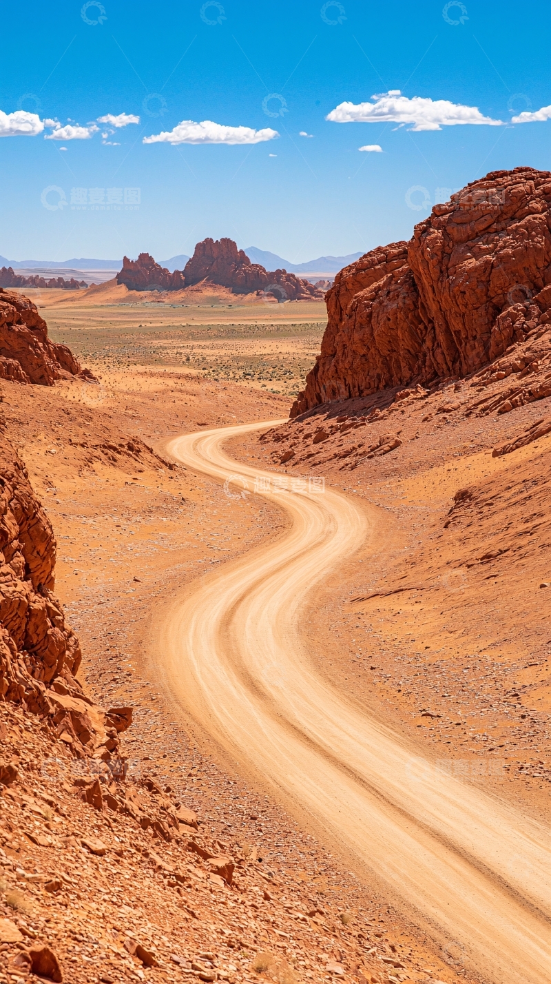 高清大图下载【趣麦麦图】蜿蜒的土路穿越红色沙漠