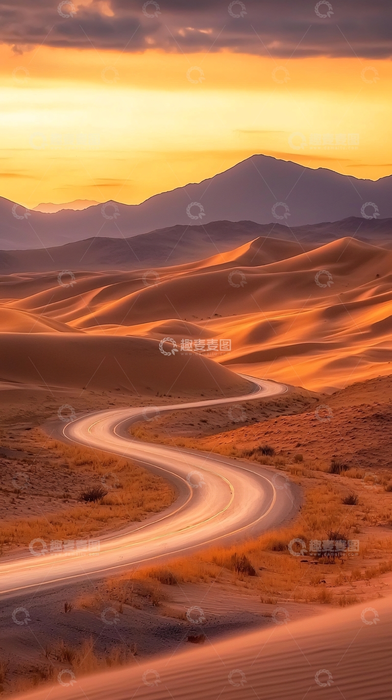 高清大图下载【趣麦麦图】沙漠公路与山脉的夕阳
