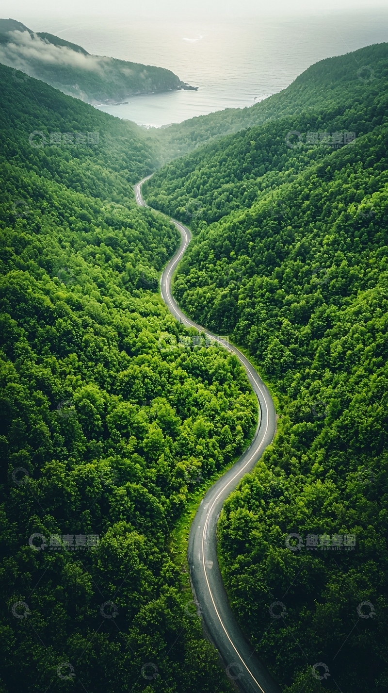 高清大图下载【趣麦麦图】蜿蜒山路通向海边的风景