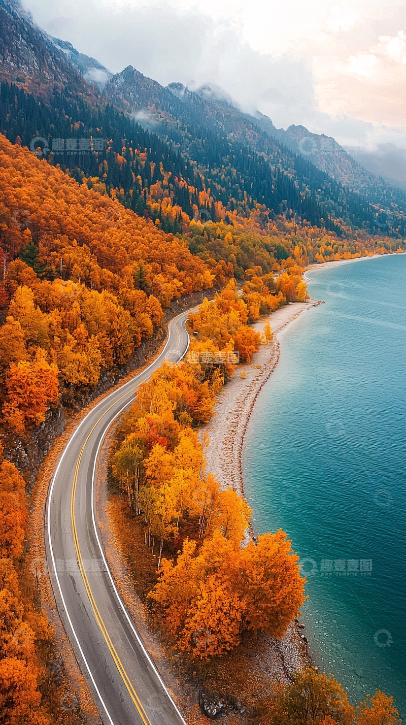 高清大图下载【趣麦麦图】秋季湖畔公路