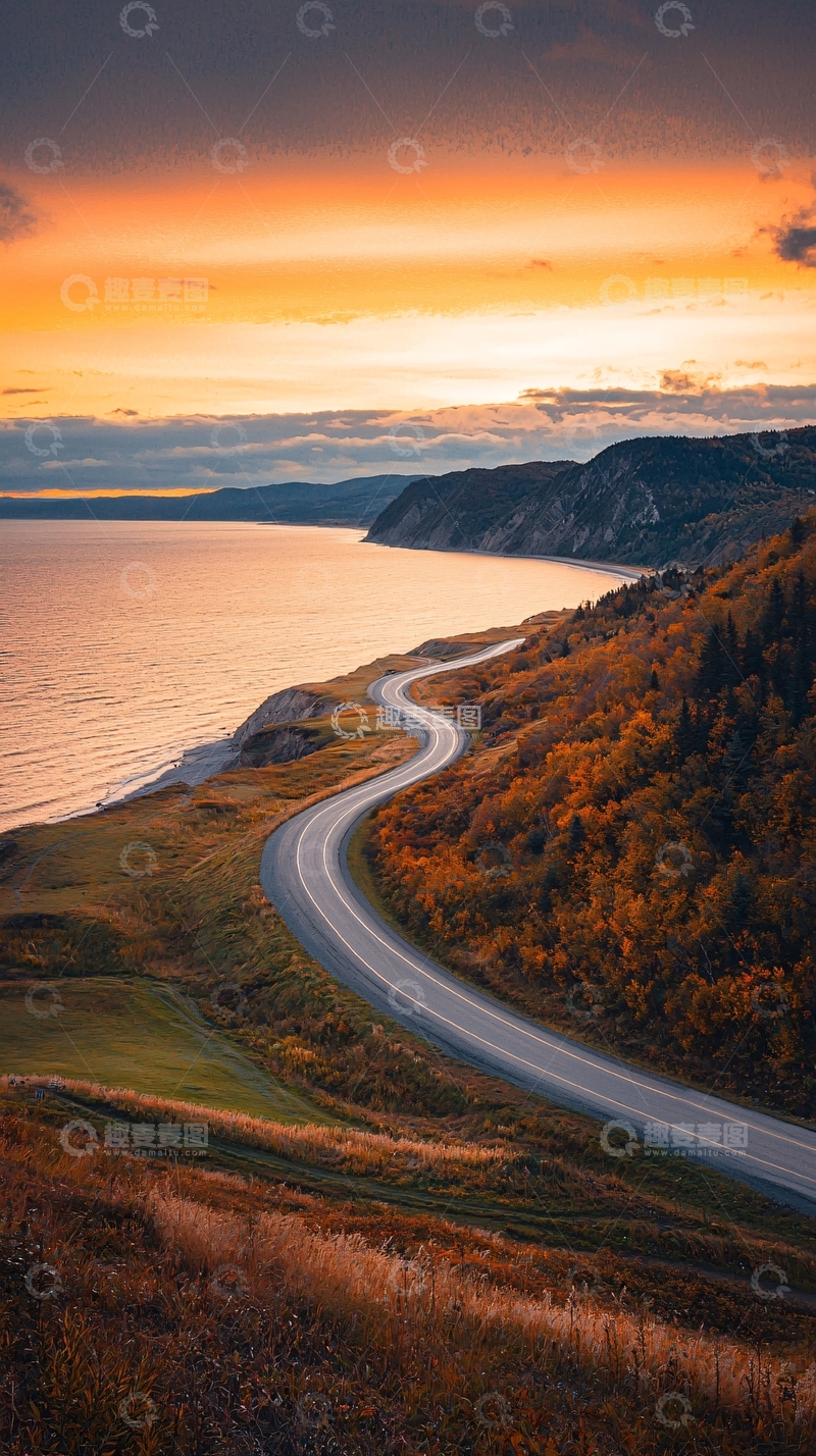 高清大图下载【趣麦麦图】蜿蜒海岸公路日落时分
