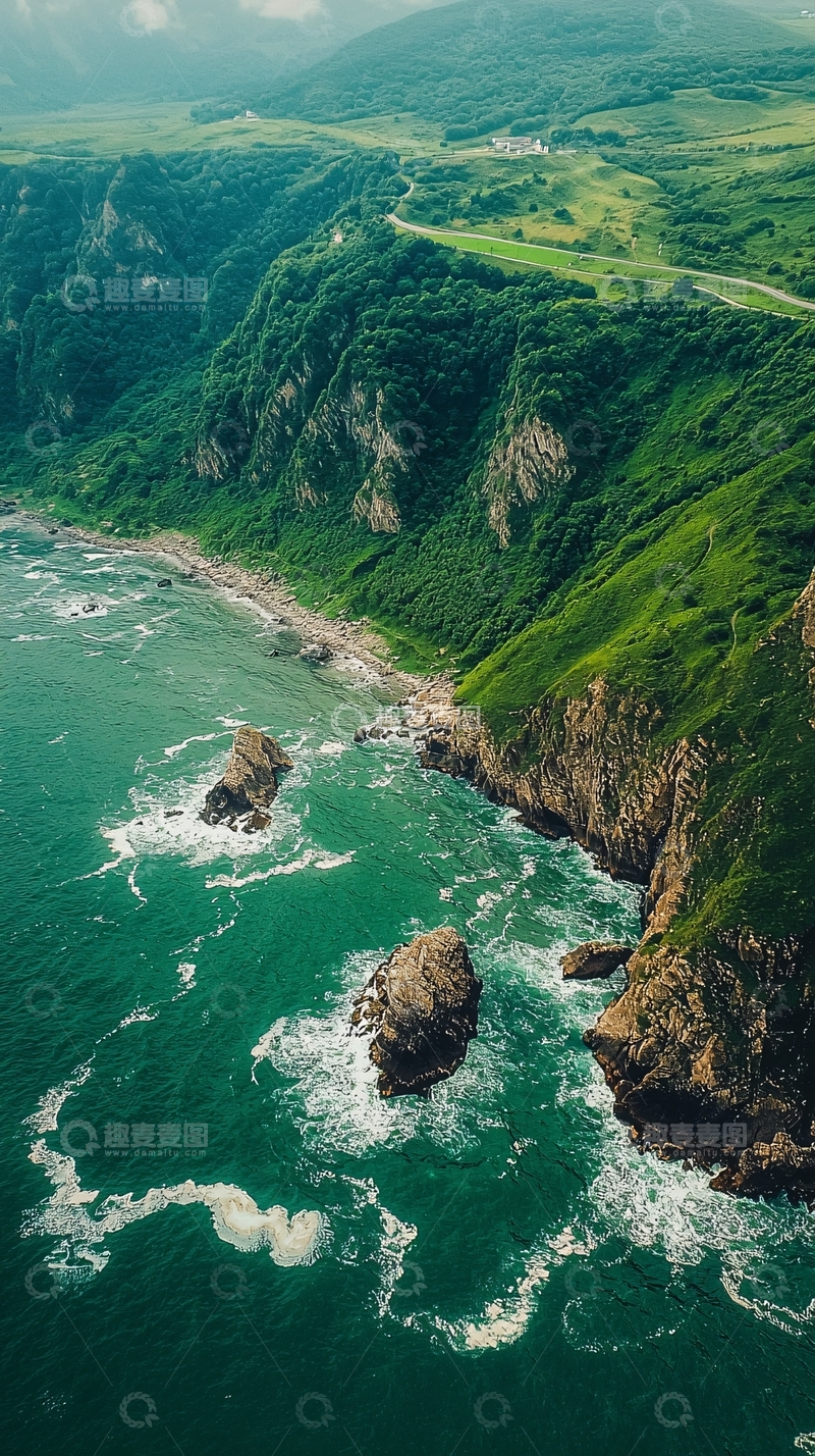 高清大图下载【趣麦麦图】壮丽海岸线绿植覆盖的山崖