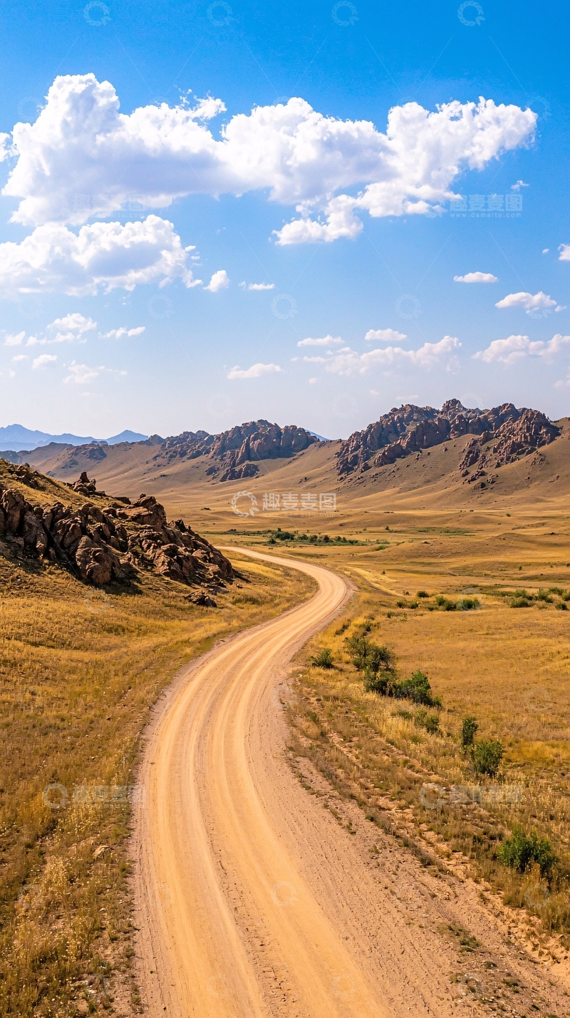 高清大图下载【趣麦麦图】蜿蜒的土路延伸至远方