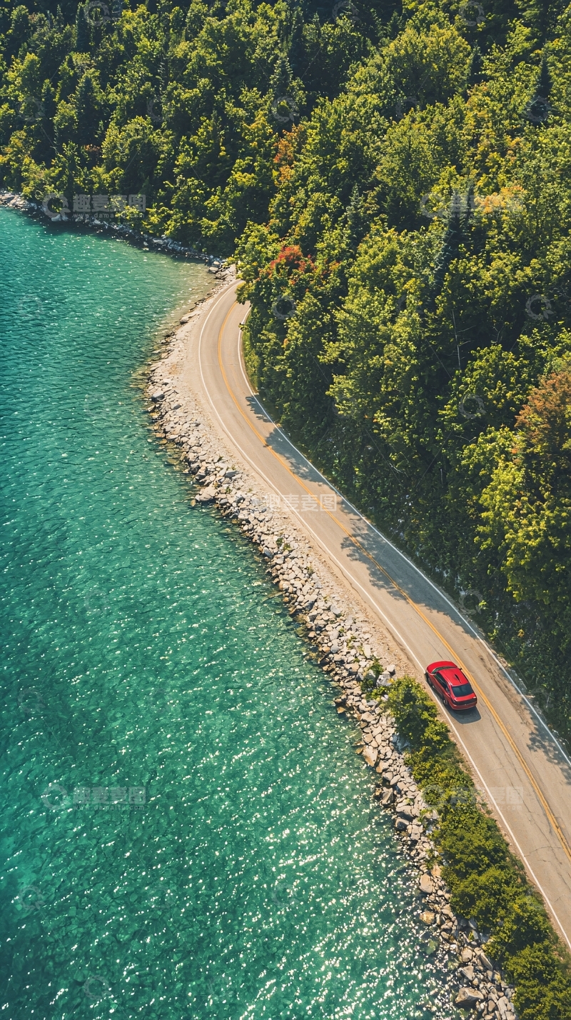 高清大图下载【趣麦麦图】沿海公路上的红色汽车