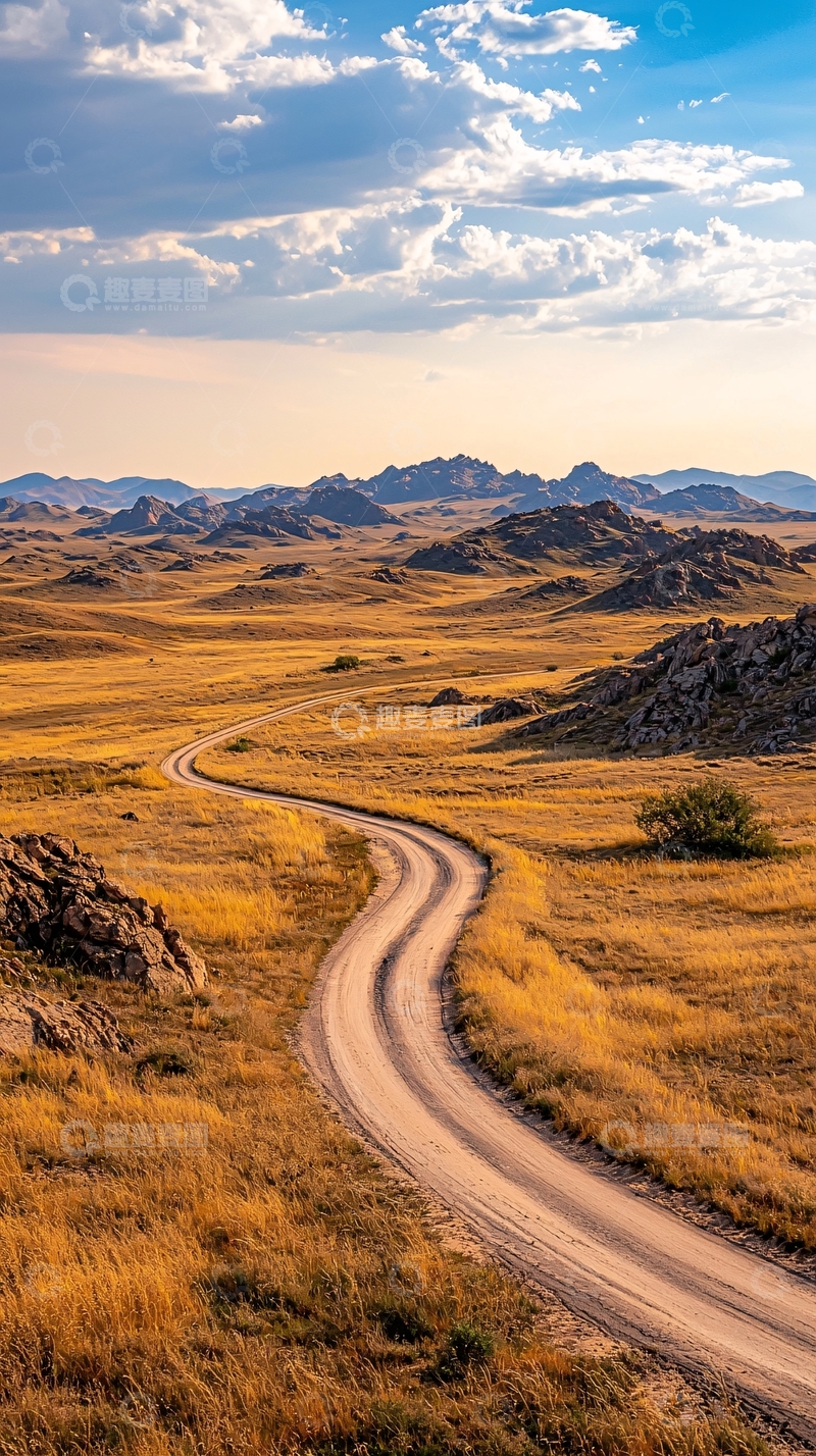 高清大图下载【趣麦麦图】弯曲道路穿过金黄草原