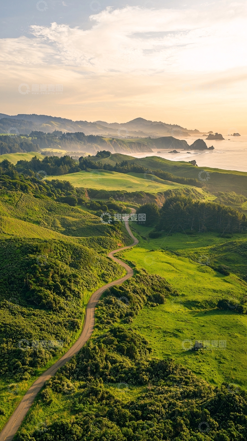 高清大图下载【趣麦麦图】绿色山丘蜿蜒道路