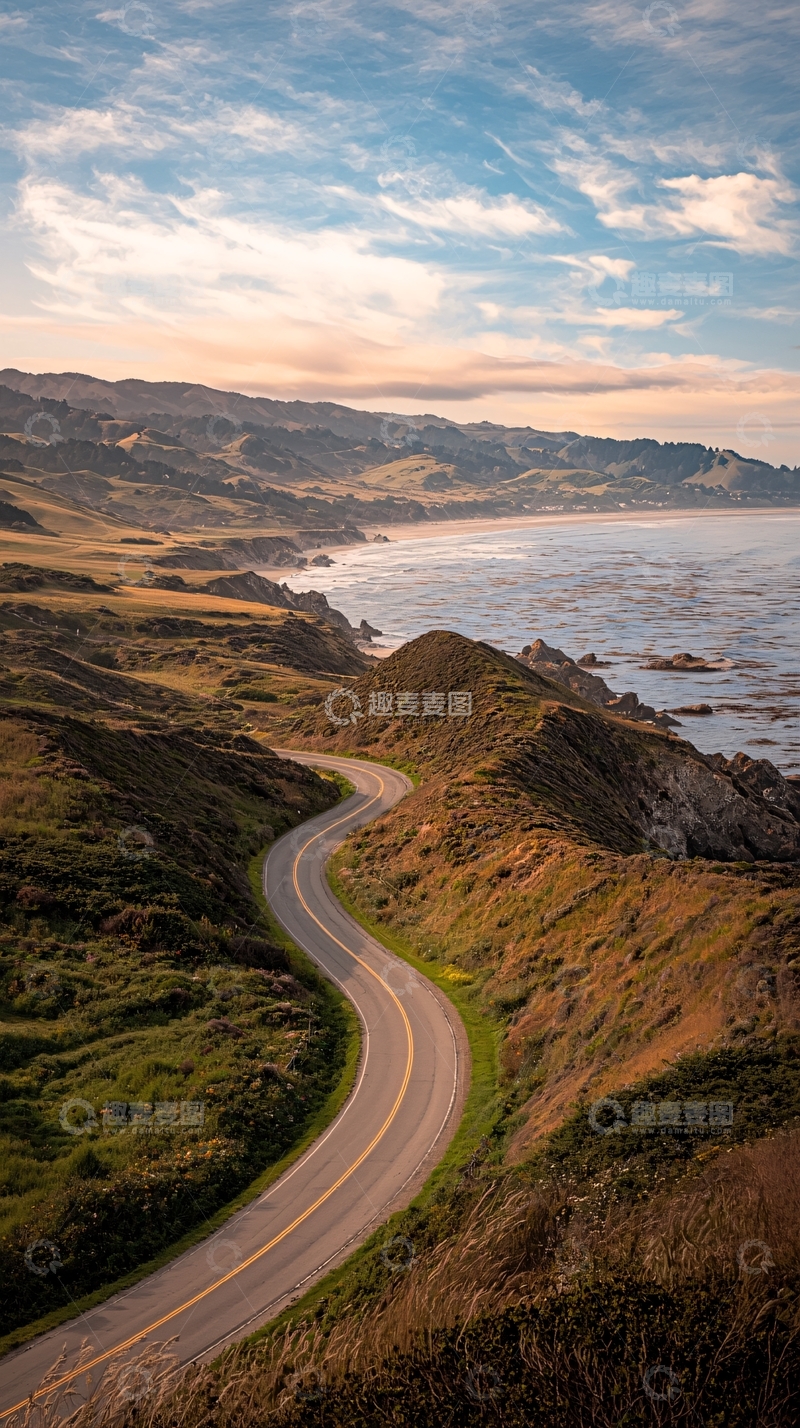 高清大图下载【趣麦麦图】蜿蜒公路沿海延伸