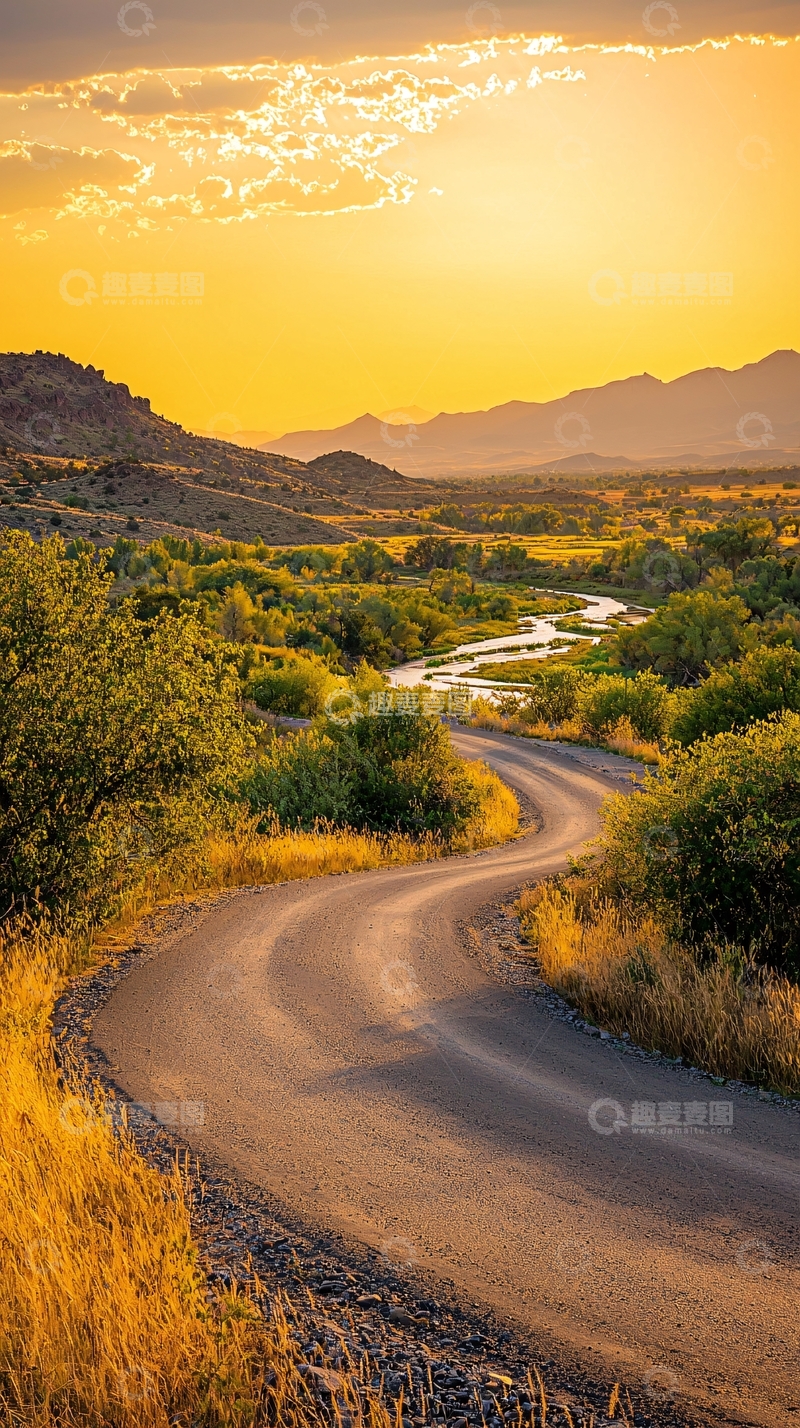 高清大图下载【趣麦麦图】蜿蜒公路穿过金色山谷