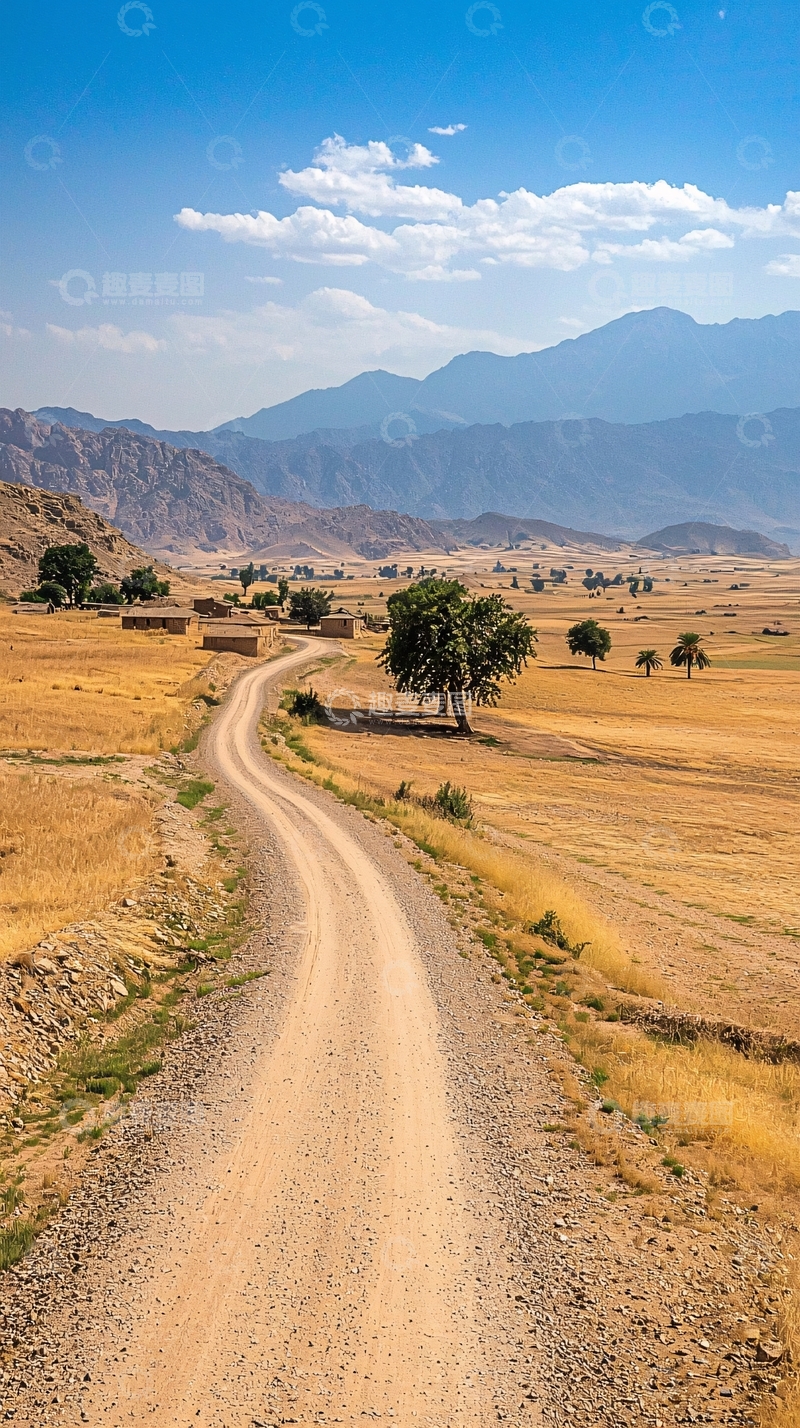 高清大图下载【趣麦麦图】蜿蜒的土路通向远山