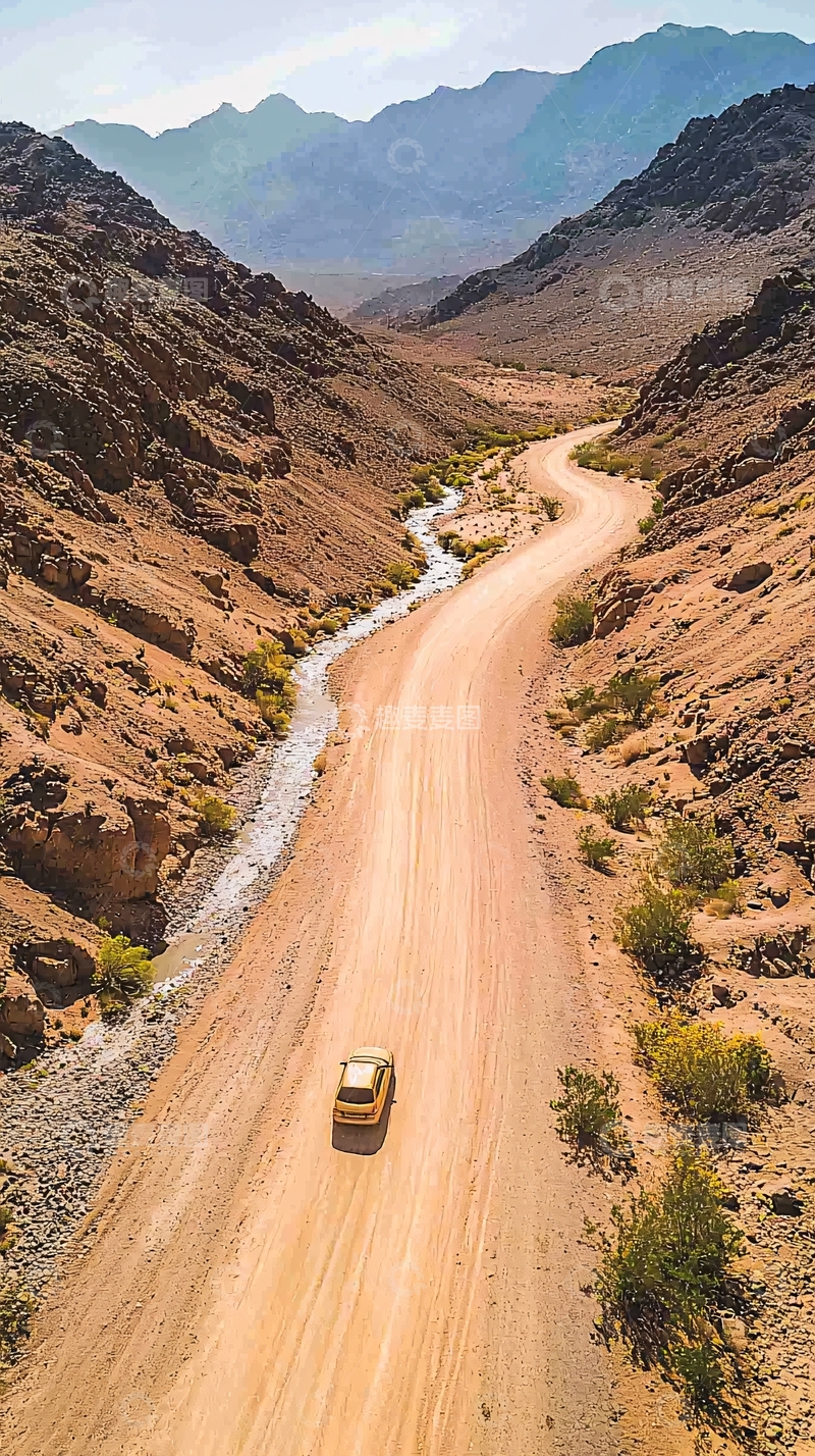 高清大图下载【趣麦麦图】蜿蜒山路上的汽车