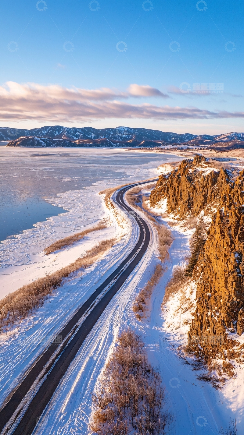 高清大图下载【趣麦麦图】冬季公路穿过冰雪地带