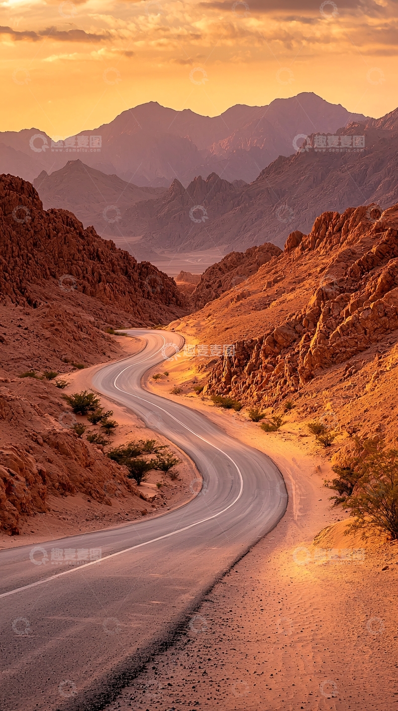 高清大图下载【趣麦麦图】蜿蜒公路通向山谷