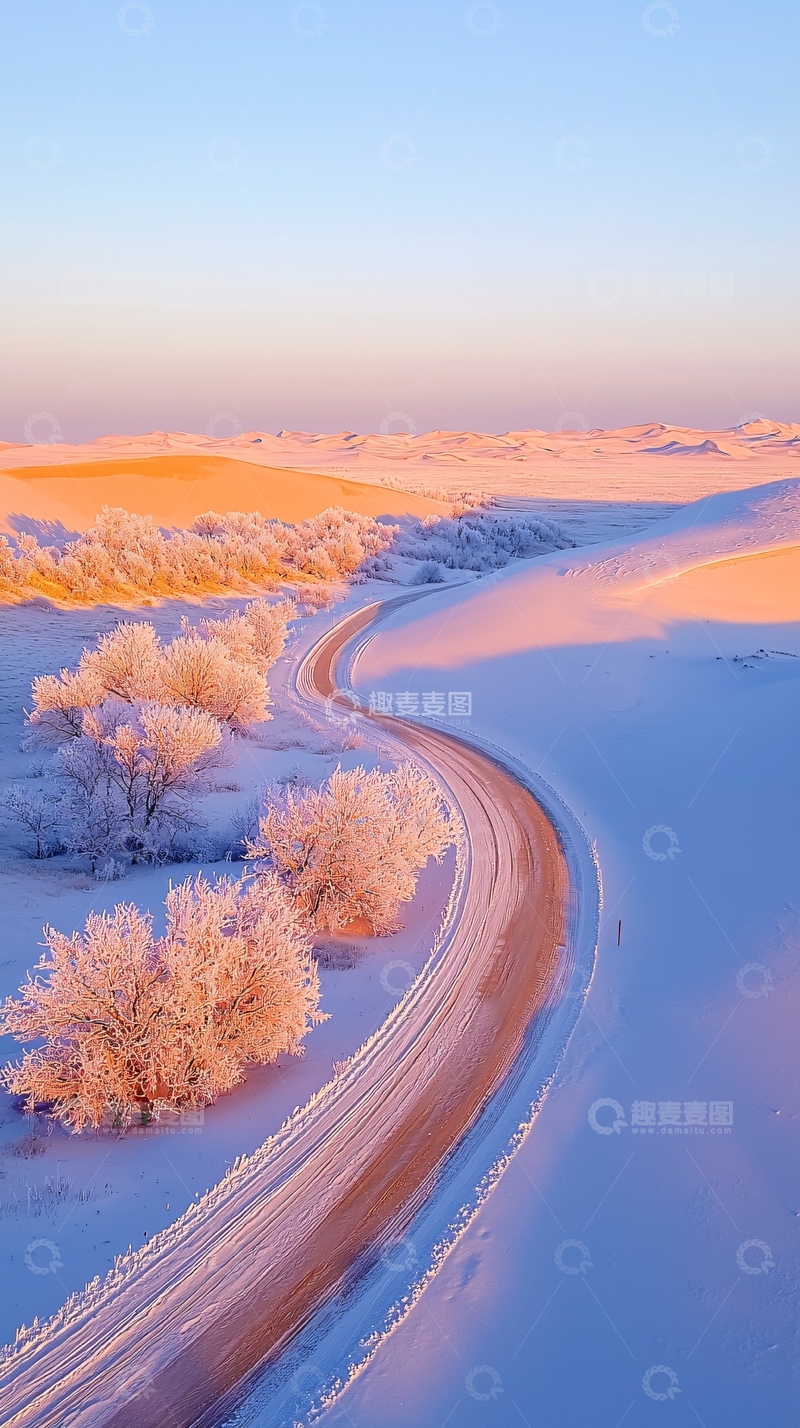 高清大图下载【趣麦麦图】冰雪覆盖的弯曲道路