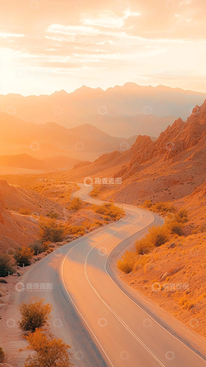 高清大图下载【趣麦麦图】蜿蜒公路穿过金色山谷