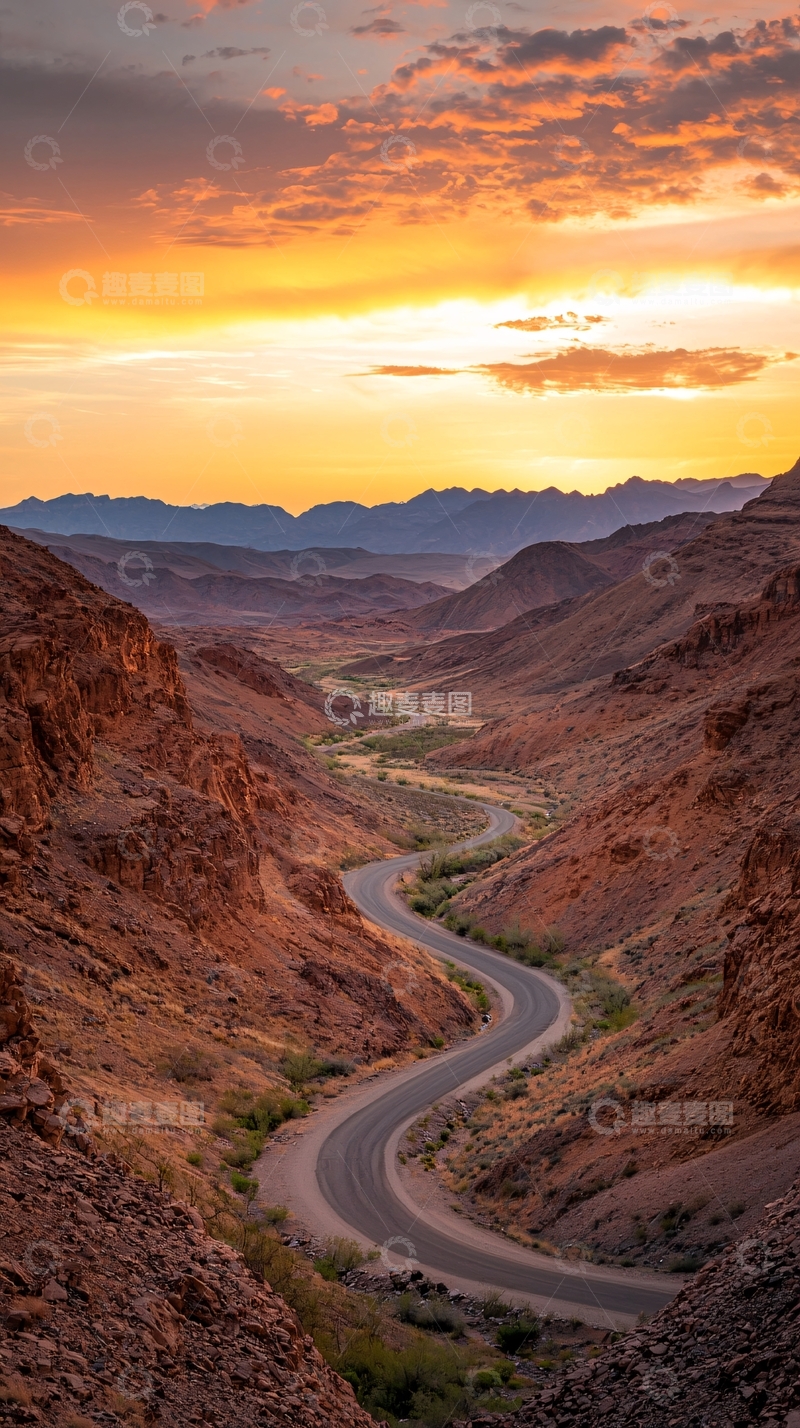 高清大图下载【趣麦麦图】蜿蜒山路日落美景