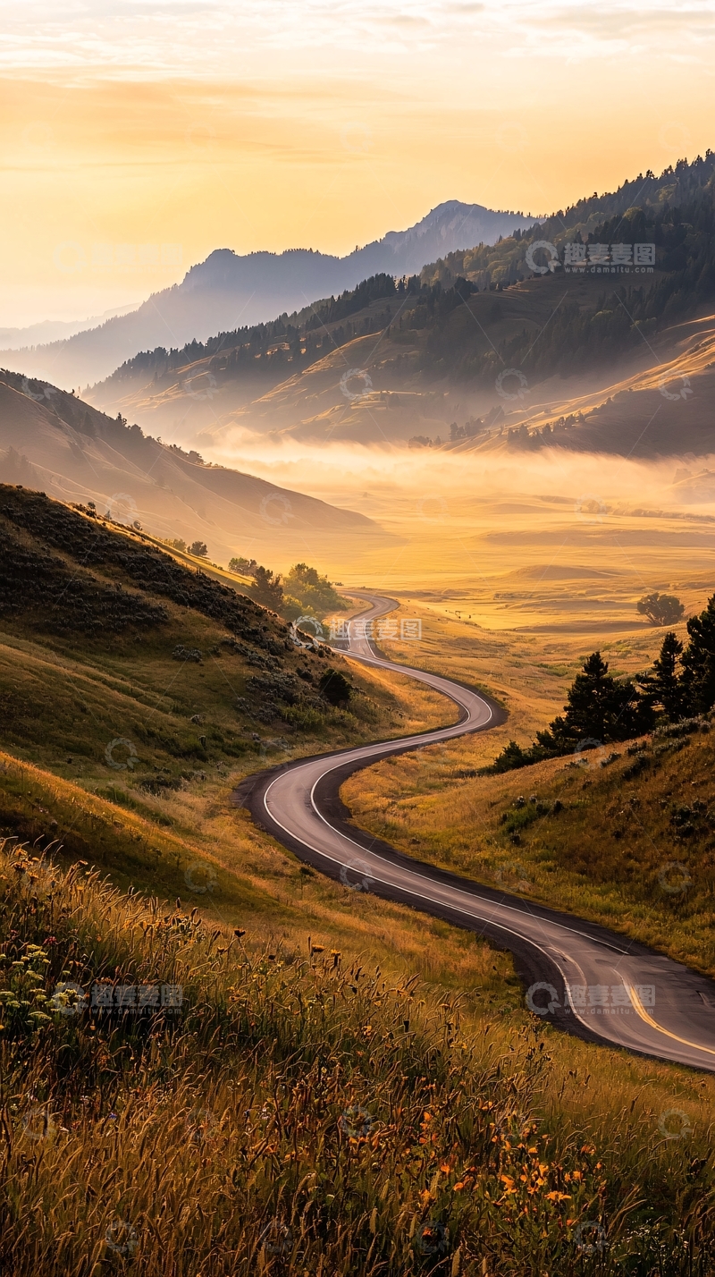 高清大图下载【趣麦麦图】蜿蜒山路晨雾缭绕