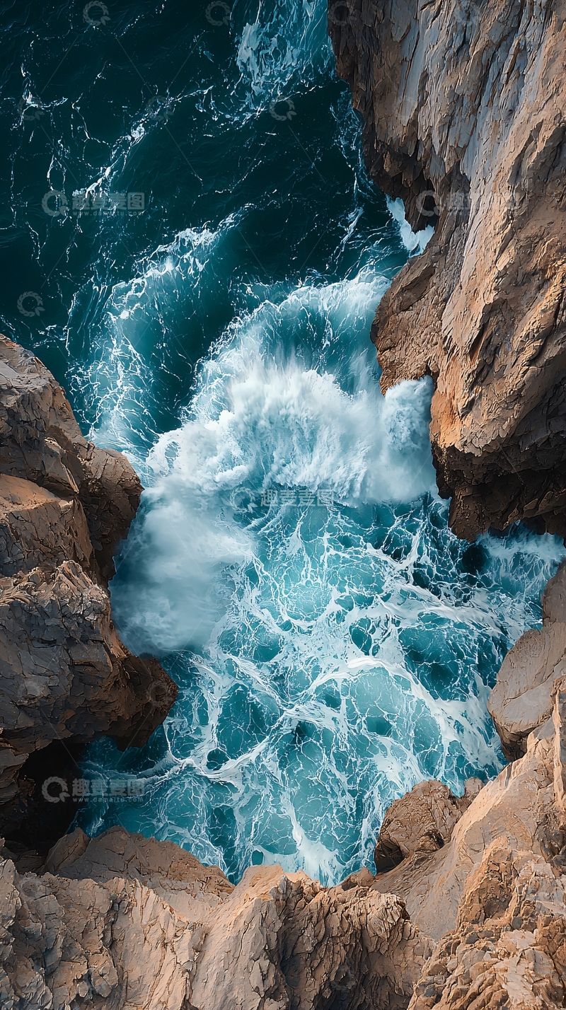 高清大图下载【趣麦麦图】汹涌的海浪冲击岩石海岸