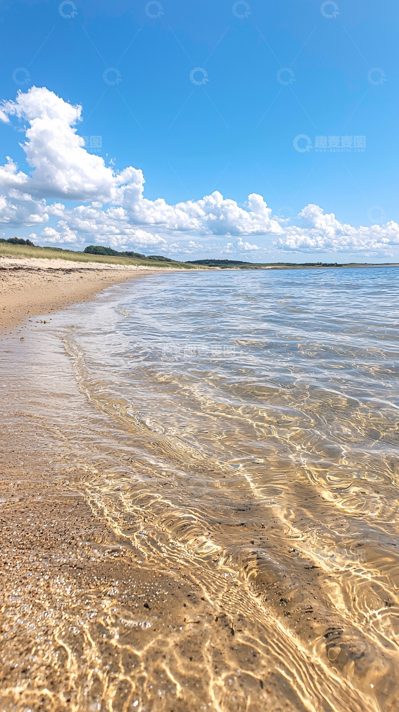 高清大图下载【趣麦麦图】清澈海水拍打沙滩的宁静风景
