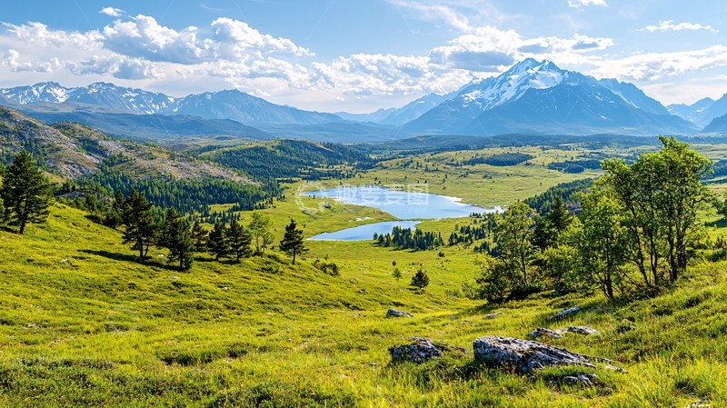 高清大图下载【趣麦麦图】青翠山谷中的湖泊雪山