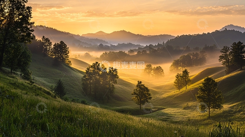 高清大图下载【趣麦麦图】清晨山谷薄雾笼罩的景色