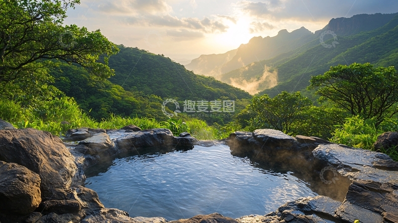 高清大图下载【趣麦麦图】绿树环绕的山间温泉池