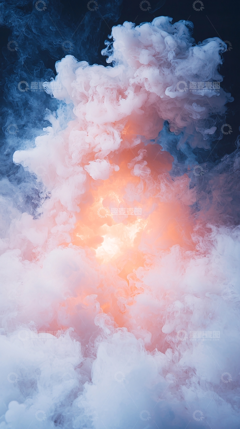 高清大图下载【趣麦麦图】云层中透着光芒