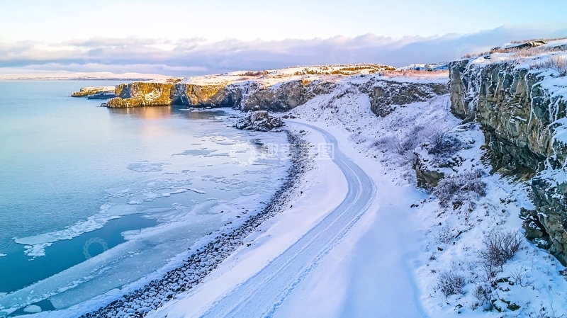 高清大图下载【趣麦麦图】冰雪海岸线与灯光城市