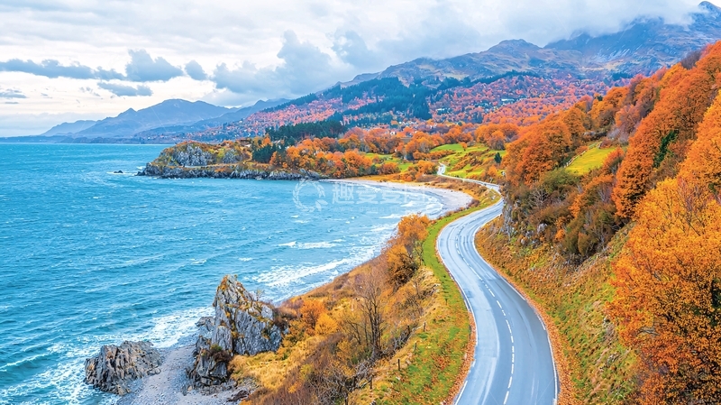 高清大图下载【趣麦麦图】海边公路秋色正浓