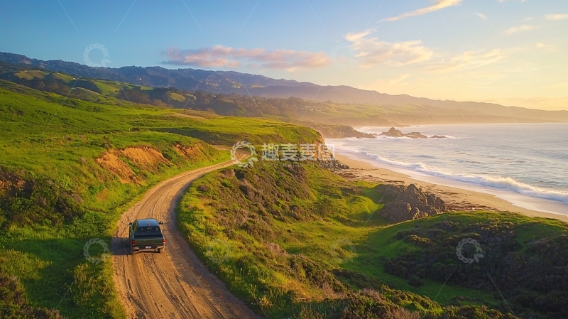 高清大图下载【趣麦麦图】海岸公路旁的绿色山丘