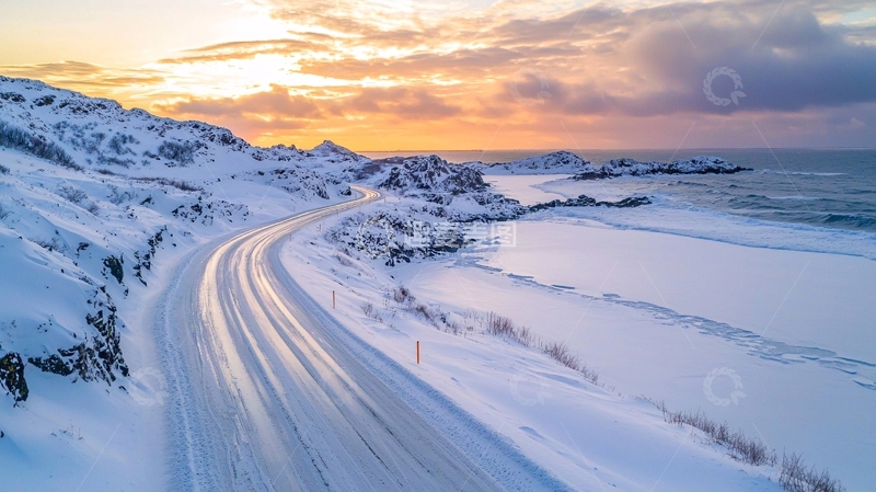 高清大图下载【趣麦麦图】冰雪覆盖的海岸线公路