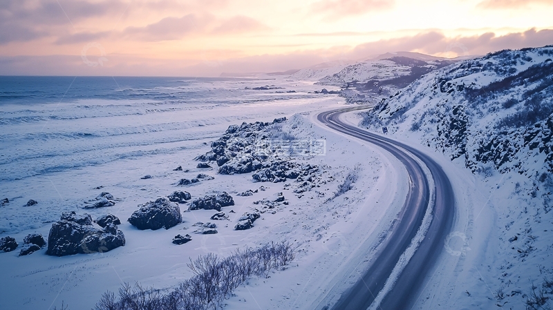 高清大图下载【趣麦麦图】冬季公路延伸至海岸线