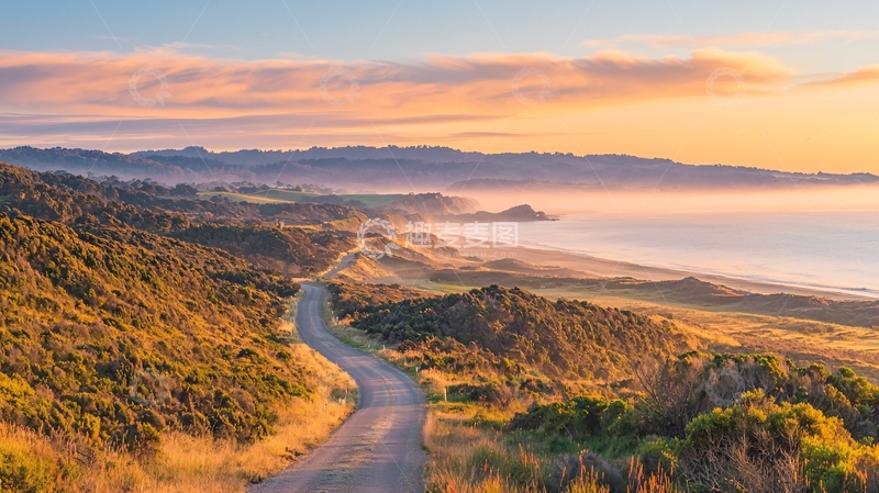 高清大图下载【趣麦麦图】日出时分的海岸公路