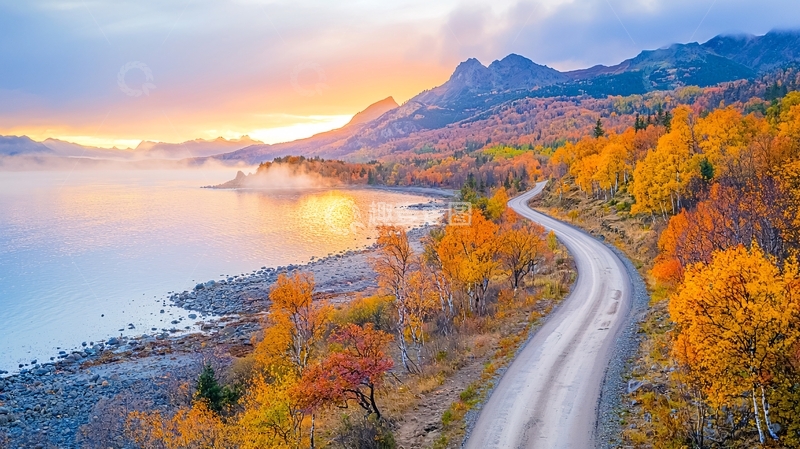高清大图下载【趣麦麦图】秋日湖畔蜿蜒公路