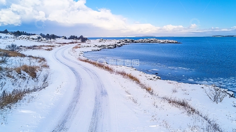 高清大图下载【趣麦麦图】雪地海岸线的蜿蜒小路