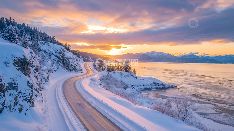 高清大图下载【趣麦麦图】冰雪覆盖的湖边公路