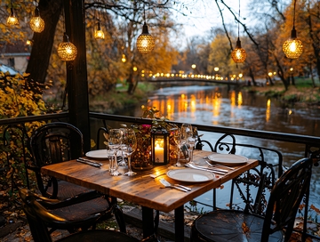 秋季河边浪漫户外餐厅