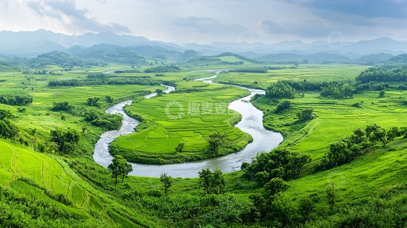 高清大图下载【趣麦麦图】翠绿的蜿蜒河流穿过草地