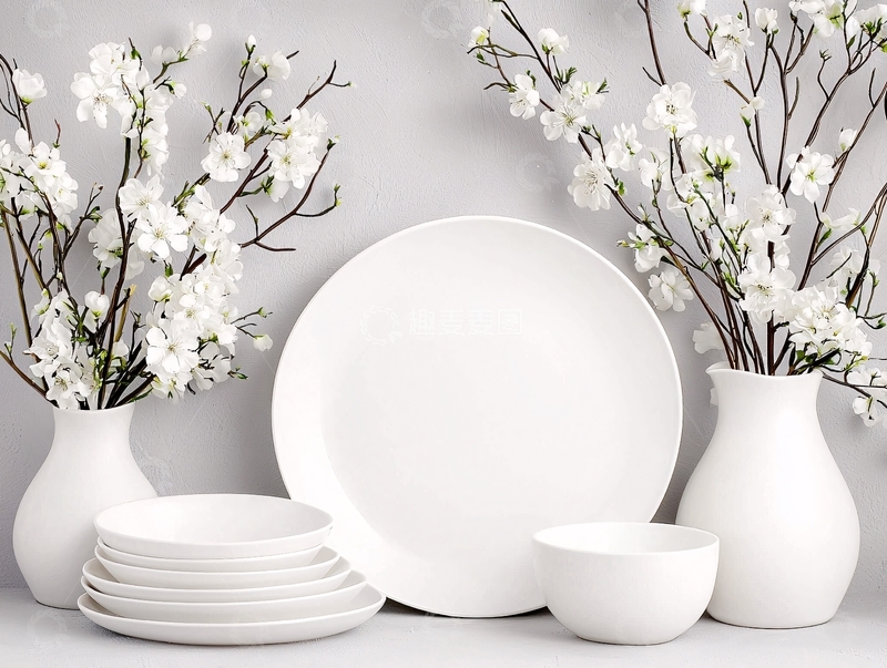 高清大图下载【趣麦麦图】白色餐具与花卉静物